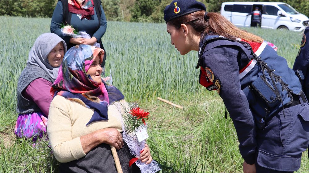 Kastamonu'da Jandarmadan Anneler Günü'ne Sıcak Dokunuş! 