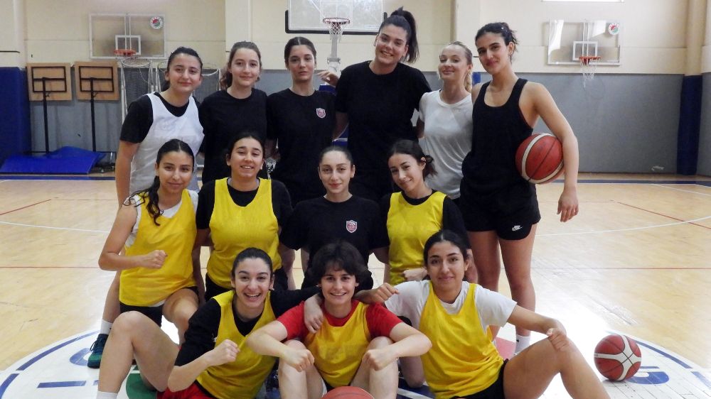 Kepez'in kızları Şampiyonluk kupasını kovalayacak