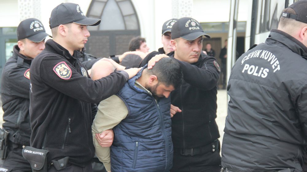 Kocaeli'de  4 çocuk annesi 'aile meclisi' kararıyla öldürülmüştü: 12 kişi tutuklandı