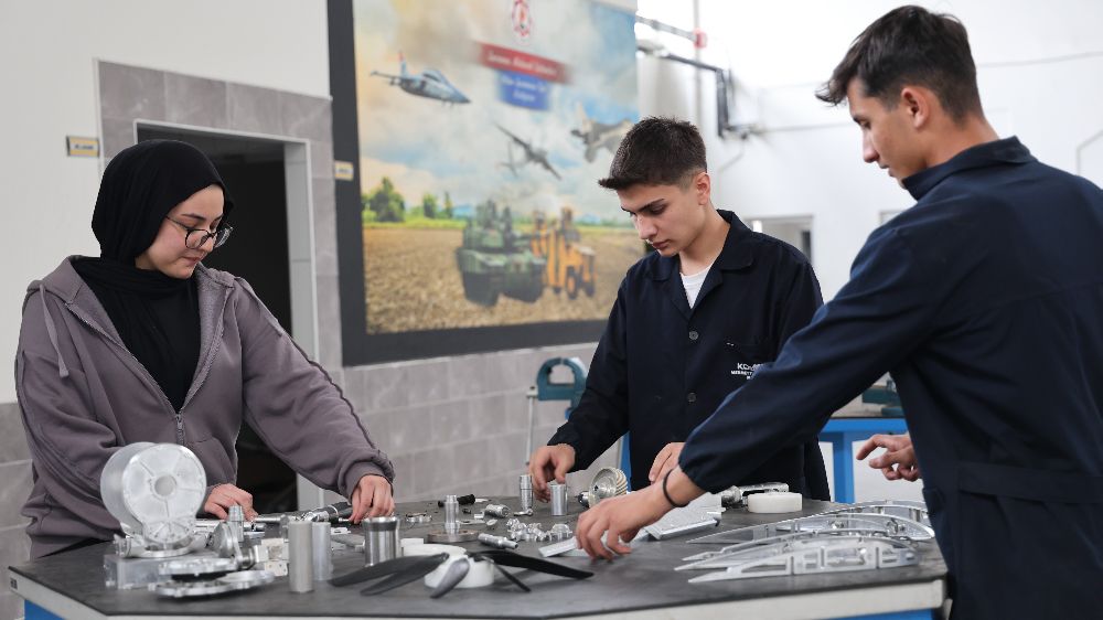 Konya'da Meslek Lisesi Öğrencileri, Savunma Sanayisi İçin Mekanik Parçalar Üretiyor