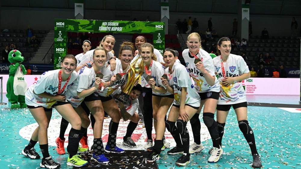 Konyaaltı Belediye Spor Kulübü Kadın Hentbol Takımı Türkiye Kupasını Alan taraf oldu 