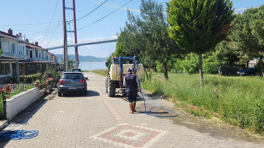 Lapseki Belediyesi ilaçlama çalışmalarını sürdürüyor