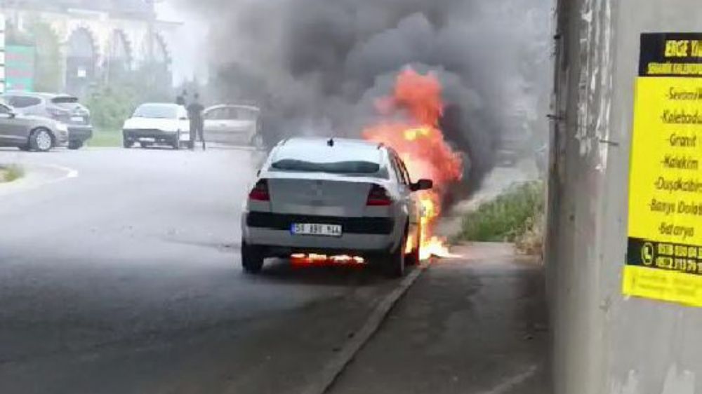 LPG'li otomobil alev alev yandı