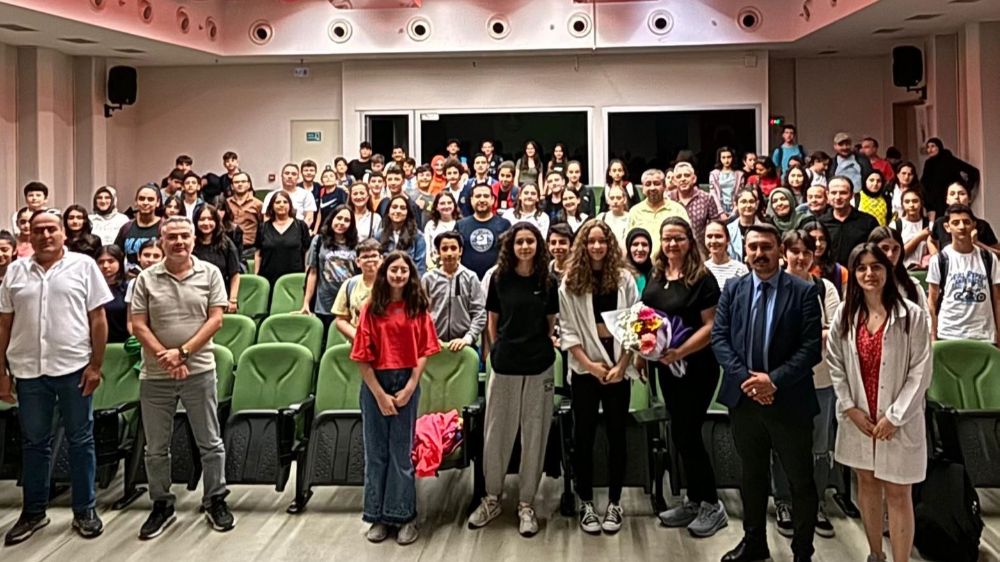 MABEM Öğrencileri, LGS Türkiye Şampiyonu Deren Güler ile Buluştu