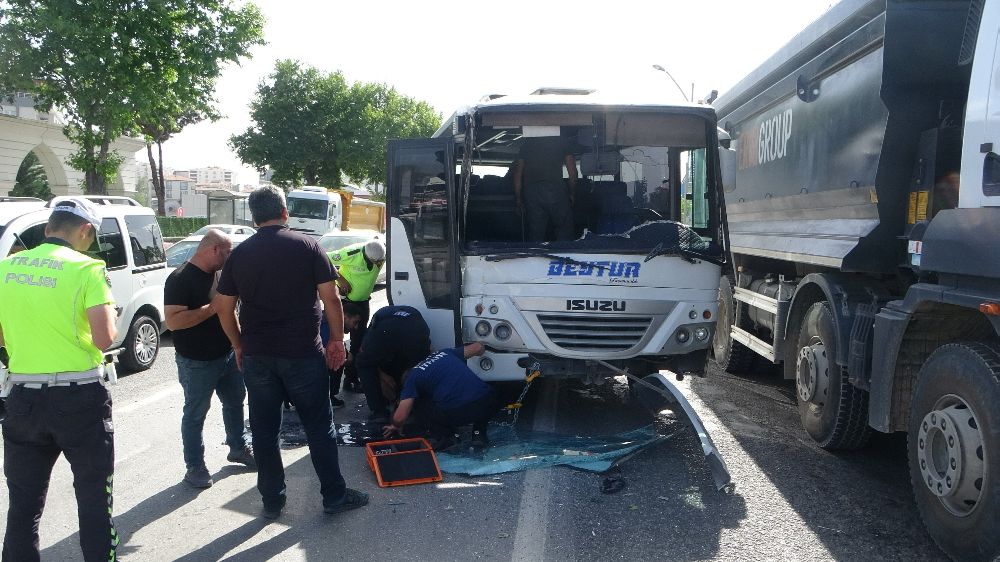 Malatya'da 3 araç birbirine girdi! 1 kişi yaralandı