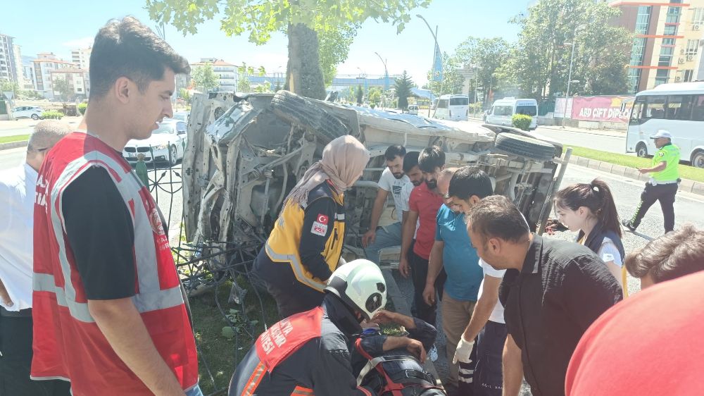 Malatya'da 3 araç çarpıştı: 2 yaralı