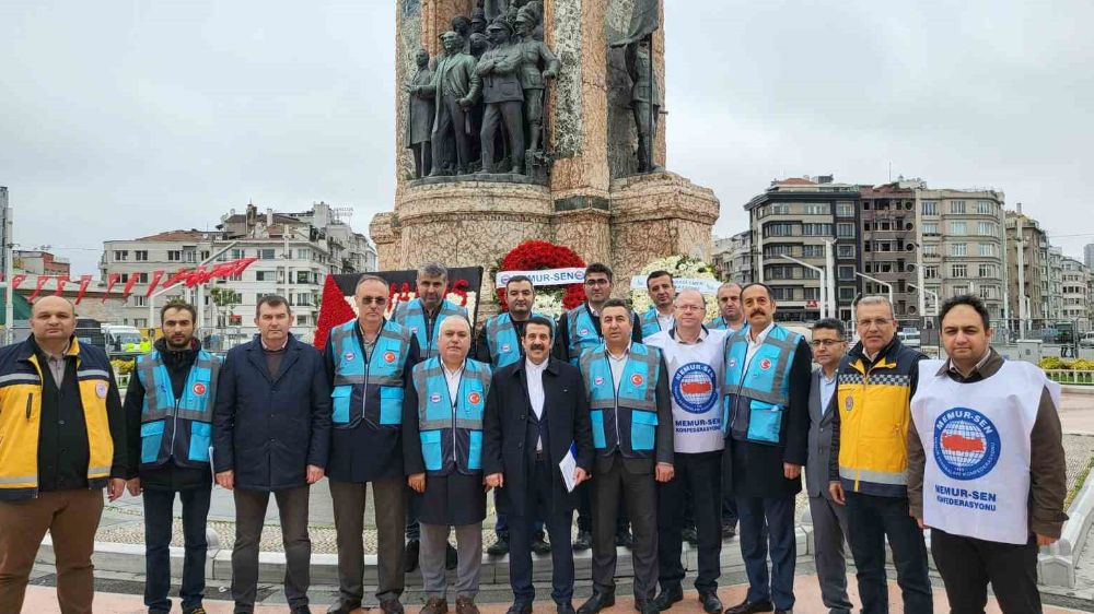 Memur-Sen İl Başkanı Taksim’e çelenk bıraktı