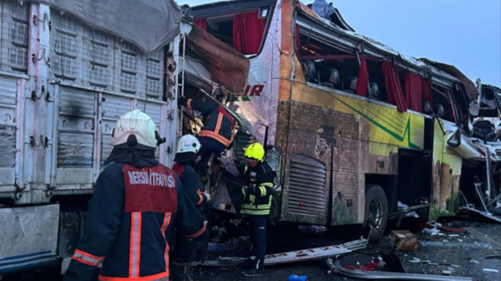 Mersin, Tarsus-Adana-Gaziantep (TAG) Otoyolu'nda kaza 11 Öĺü 29 yaralı  