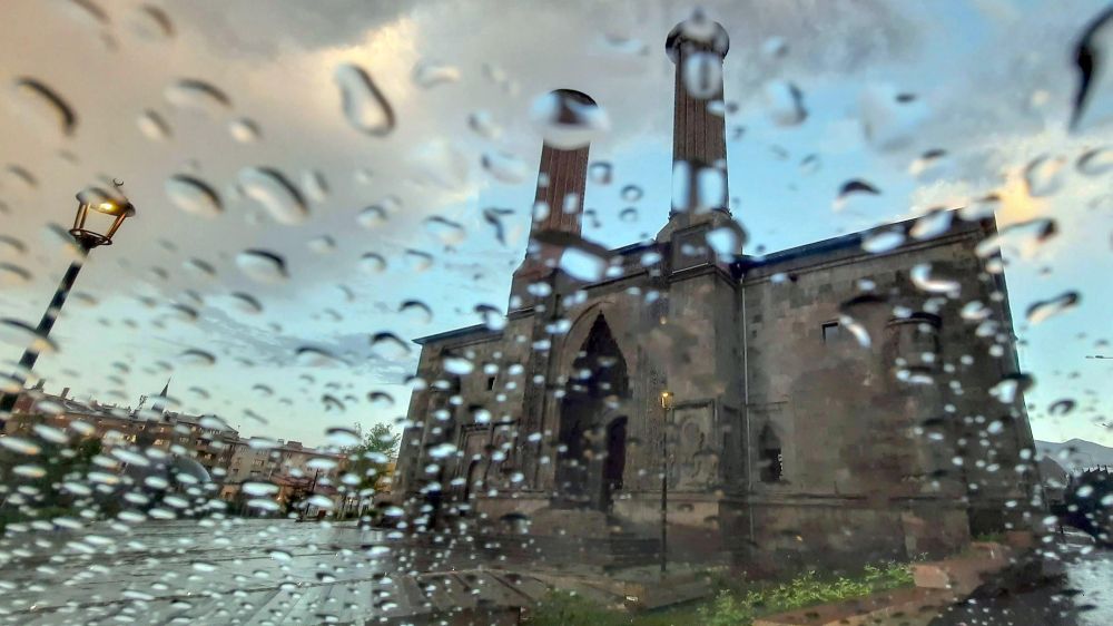 Meteorolojiden Erzurum'a Kuvvetli Yağış Uyarısı: Tedbirlerinizi Alın!