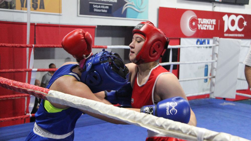 Okul Sporları Türkiye Boks Şampiyonası nefes kesti