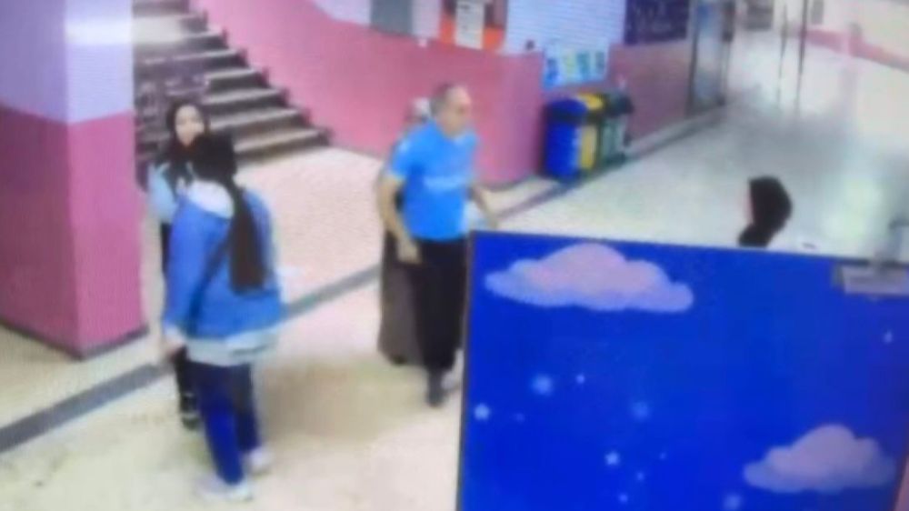 Okula gittiğinde çocuğunu bulamayan veli okul yöneticilerine saldırdı