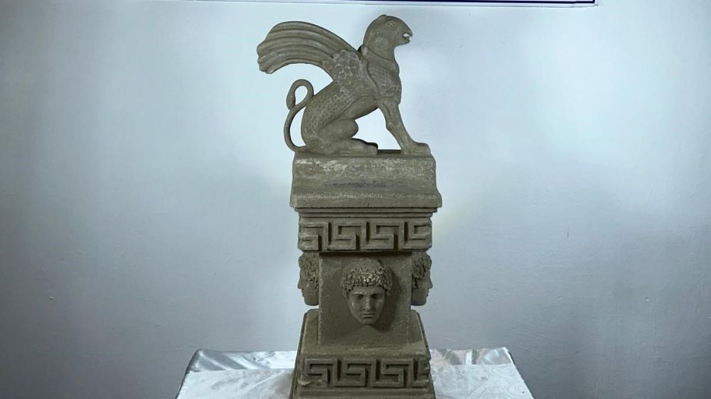 Pars başlı kanatlı heykel Afyon'da bulundu