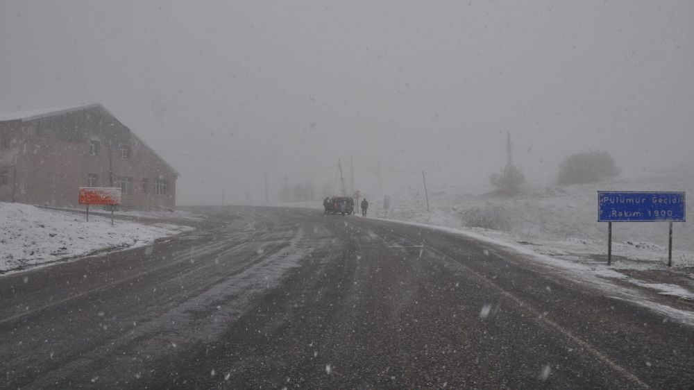 Pülümür’de Mayıs Ayında Kar Yağışı: Dağlar ve Köyler Beyaza Büründü