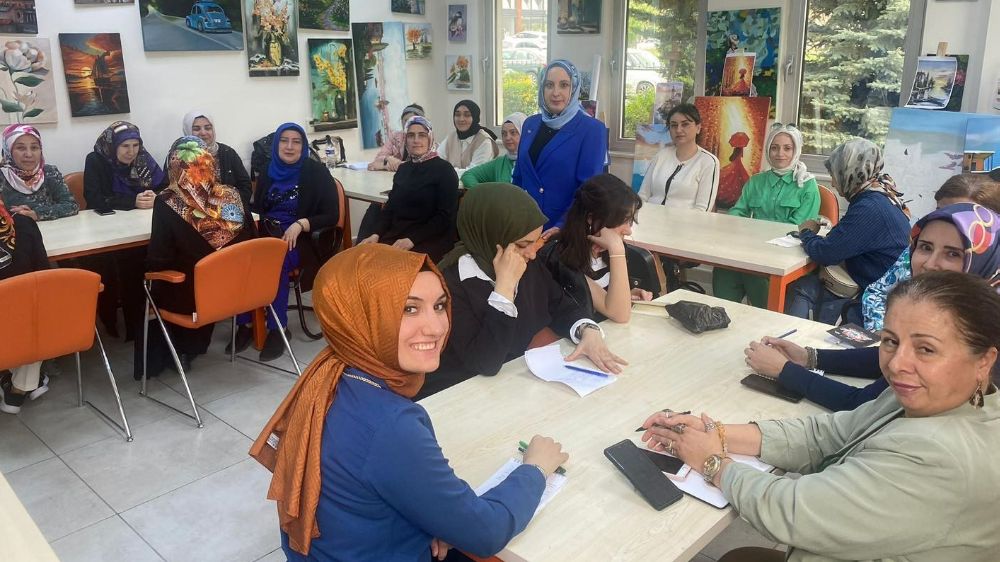 Pursaklar Belediyesi'nde Kadınlara Görgü Kuralları Eğitimi
