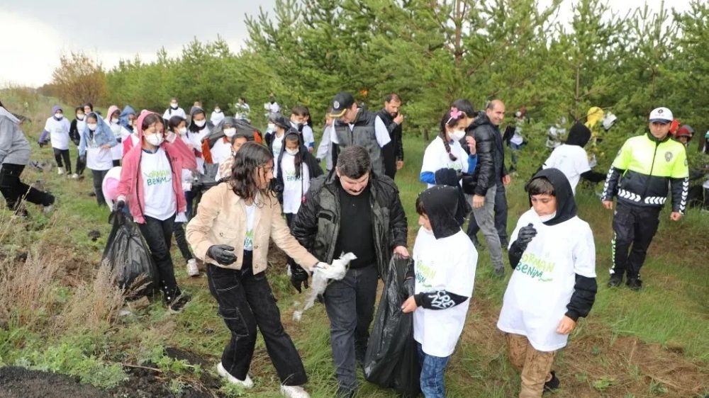 Selim Celal Aras Hatıra Ormanı’nda  temizlik etkinliği düzenlendi 