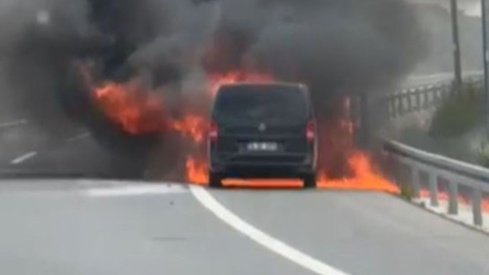Silivri Kuzey Marmara Otoyolu'nda araç yangını 