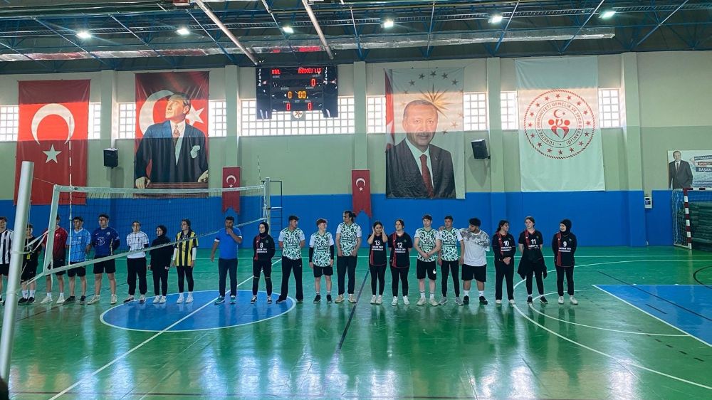 Sinop'ta Liseler Arası Voleybol Turnuvasında Final Heyecanı
