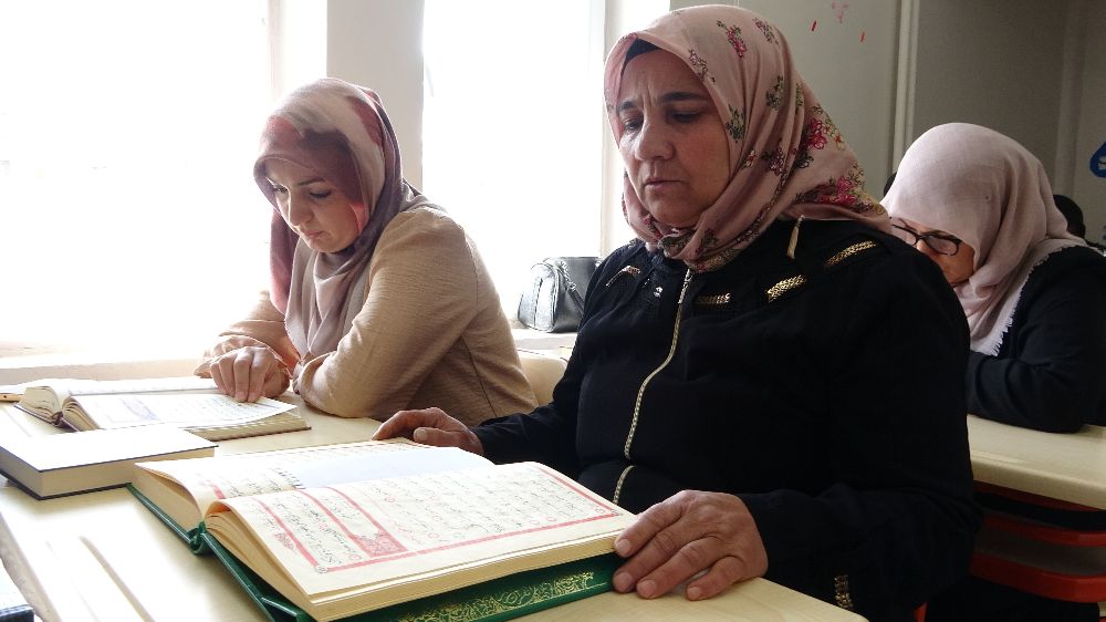 Tatvanlı Kadınlar Aile Destek Merkezinde Kur'an-ı Kerim Öğreniyor