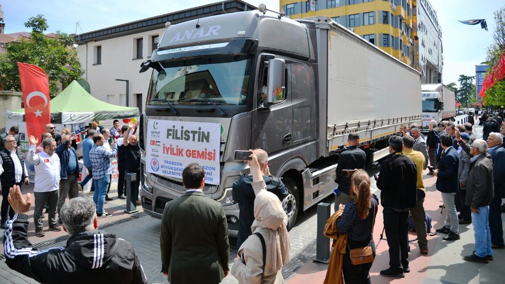 Trabzon'dan Filistin'e 3 tır yardım malzemesi gönderildi