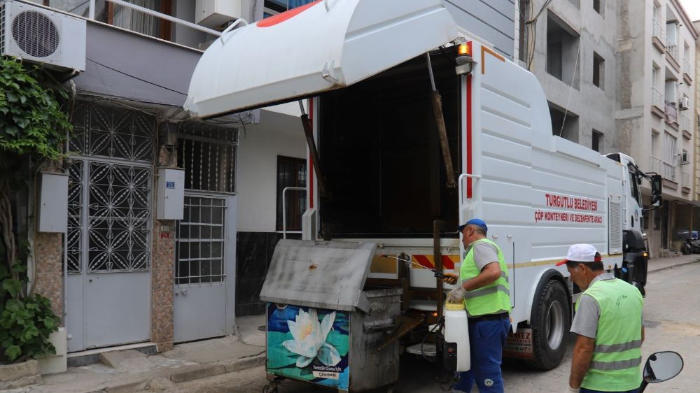 Turgutlu'da çöp konteynerlerine temizlik vakti
