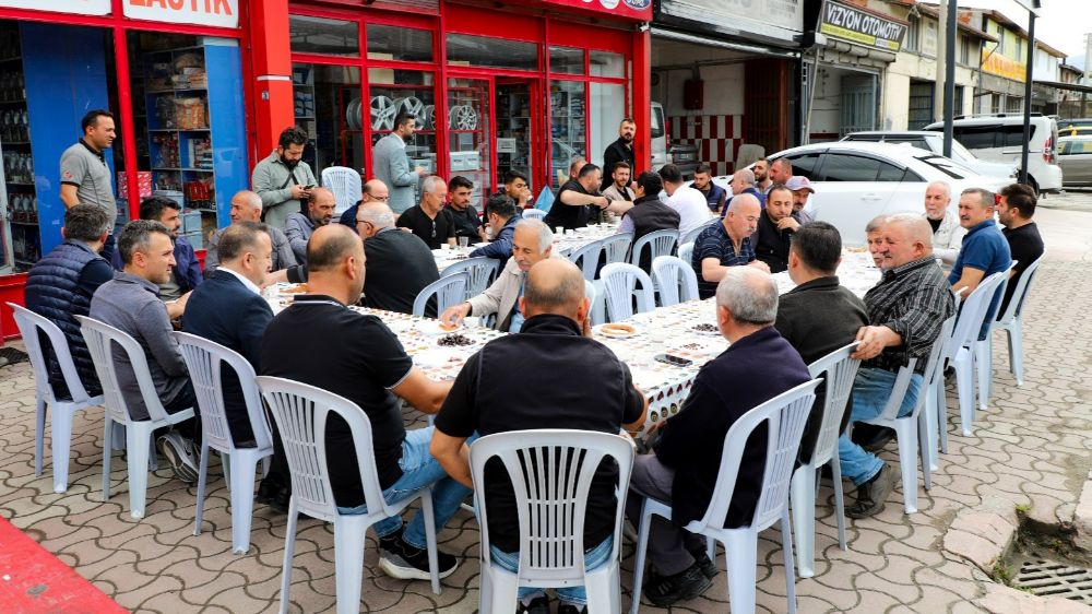 Turhal Belediye Başkanı Mehmet Erdem Ural esnaf ile kahvaltıda