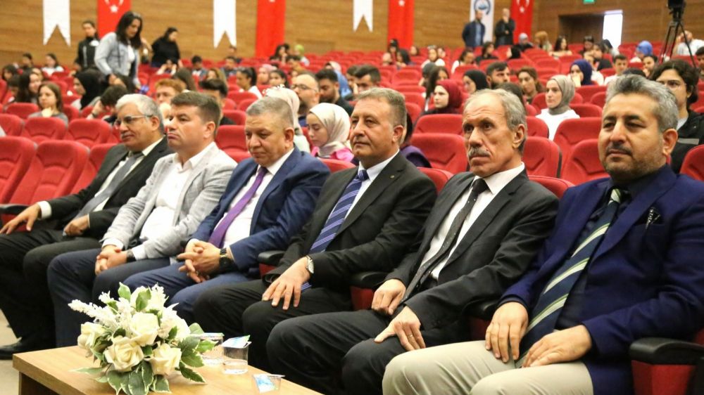 “Türkiye Üzerine Oynanan Oyunlar” isimli konferans