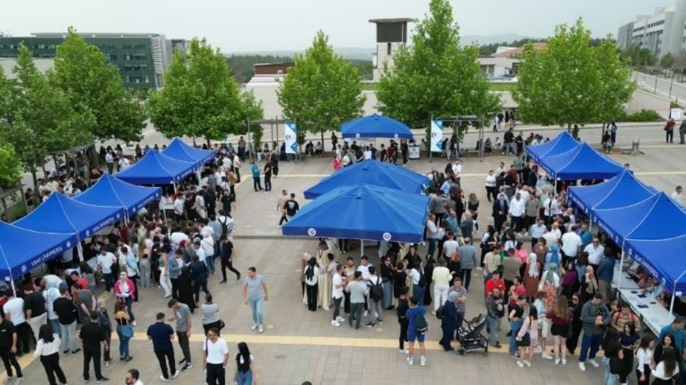 Uşak Üniversitesi kapılarını mezunlar ve ailelerine açtı.