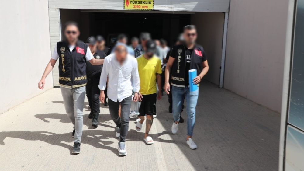  Antalya'da aranan şahıslara yönelik eş zamanlı operasyonda 148 kişi yakalandı