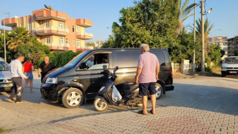 Antalya'da kaza motosiklet sürücüsü yaralandı