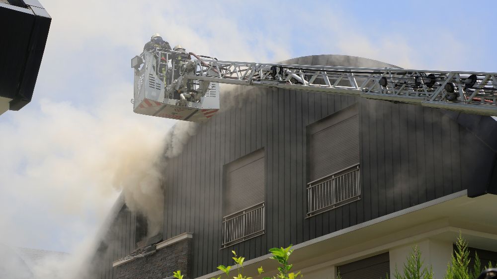 Antalya'da lüks villada yangın paniğe neden oldu