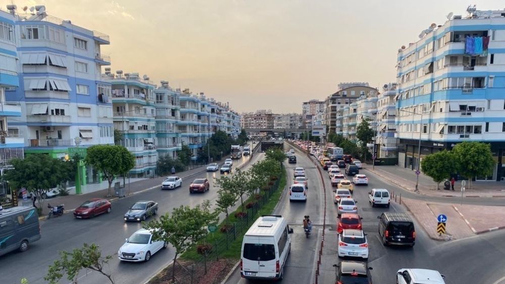 Antalya'da motorlu kara taşıtların sayısı 1 milyonu geçti 