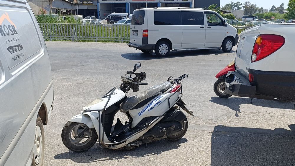 Antalya'da trafik kazası küçük yaştaki motosiklet sürücüsü yaralandı