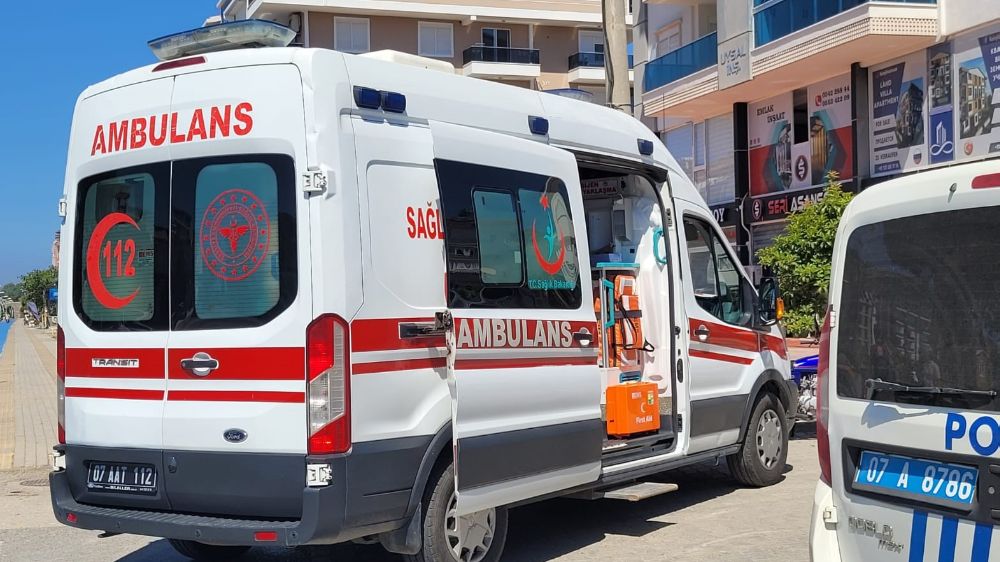 Antalya'da trafik kazası sürücü yaralandı