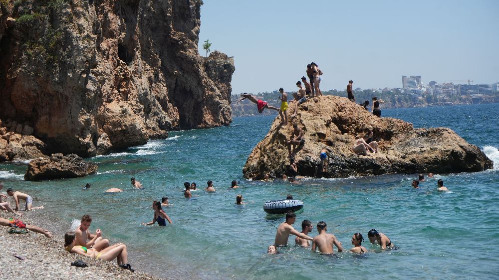 Antalya'da yüksek nem bunalttı