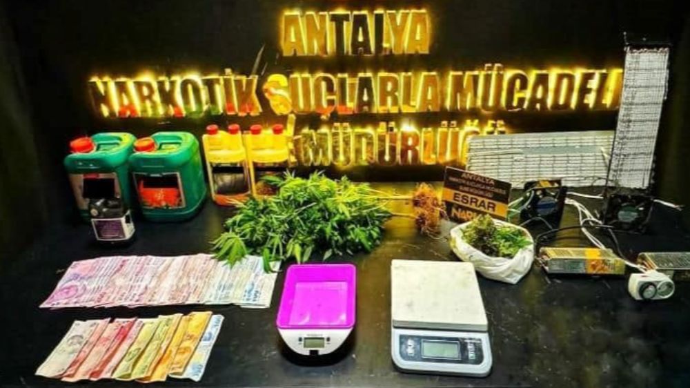 Antalya'da Zehir Tacirlerine  Şafak Operasyonu Çok sayıda uyuşturucu maddeler bulundu
