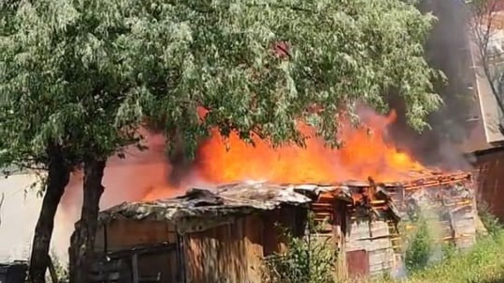 Bursa'da depo yangını alev alev yandı