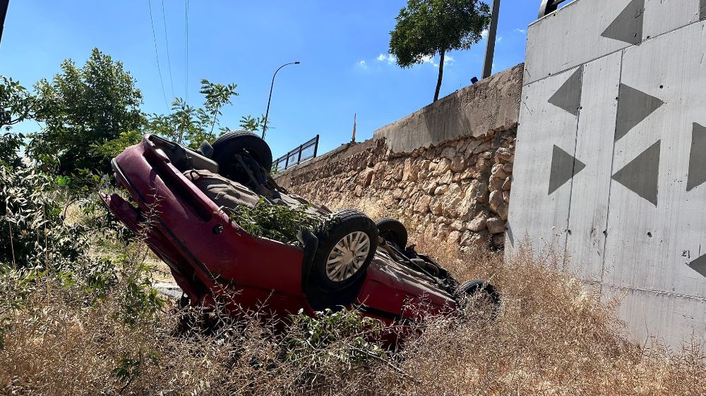 Gaziantep'te feci kaza Araba şarampole uçtu 