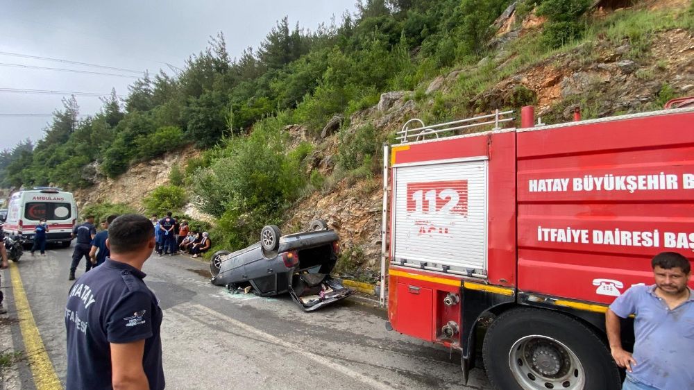 Hatay'da kaza otomobil takla attı