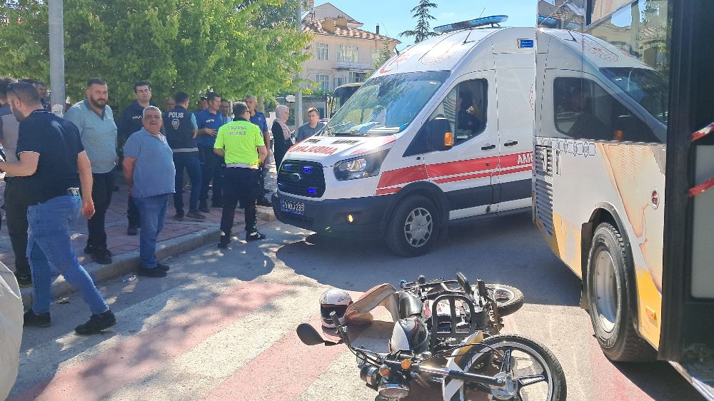 Karaman'da yolcu otobüsüne motosiklet çarptı