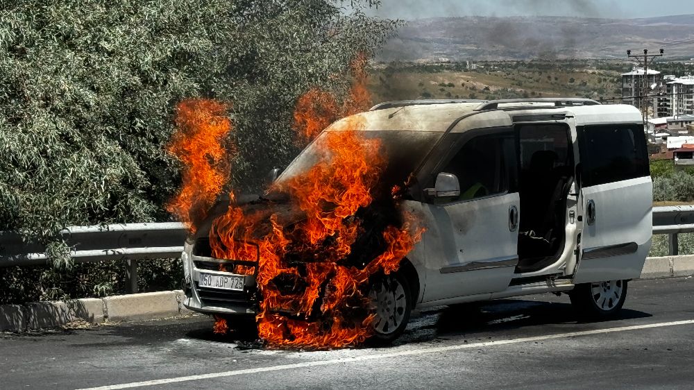 Nevşehir'de araç yangın 