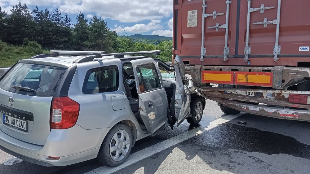 TEM'de trafik kazası 5 kişi yaralandı