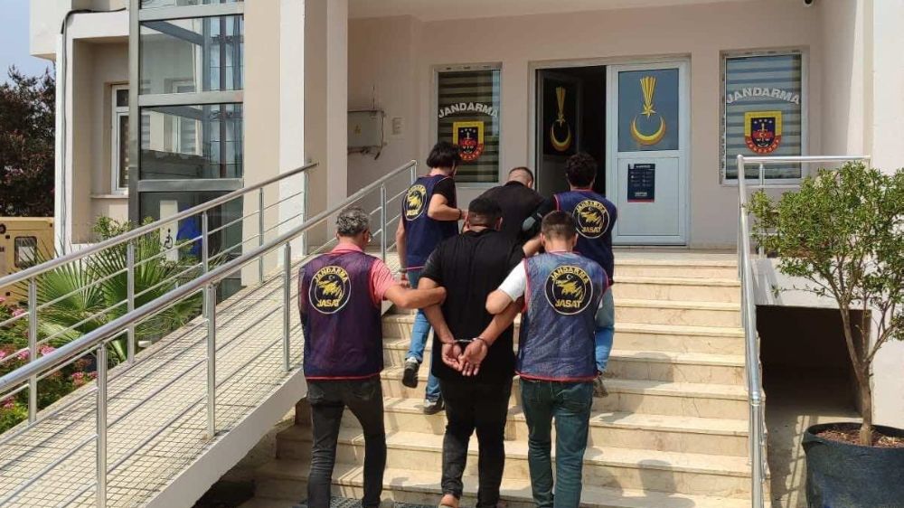 Adana'da ev ve işyerlerine ateş ettiği düşünülen şahıslar yakalandı