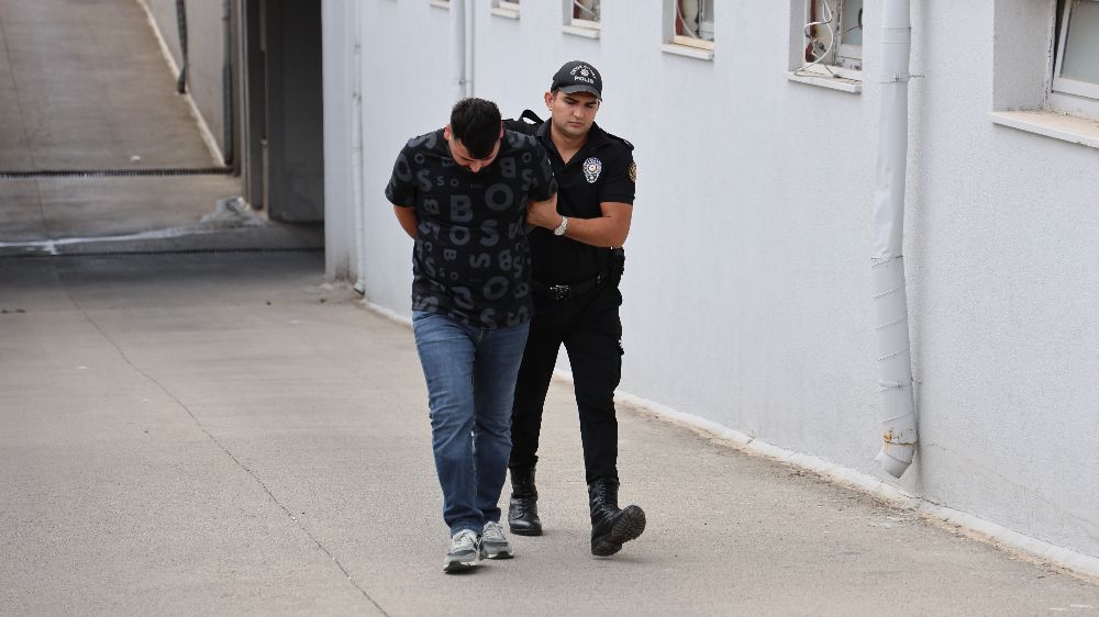 Adana'da  uyuşturucu taciri kıskıvrak yakalandı