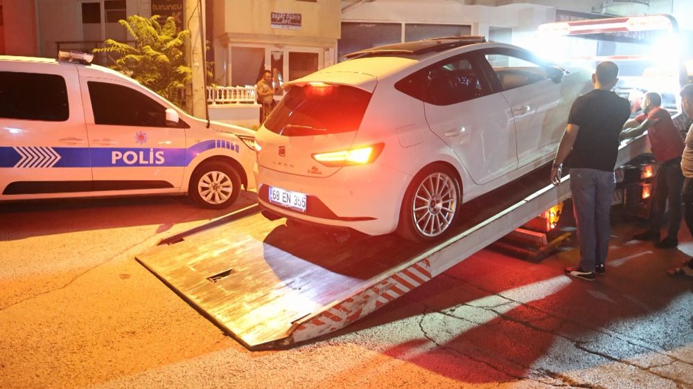 Aksaray'da polisi görmeyince aracından oldu