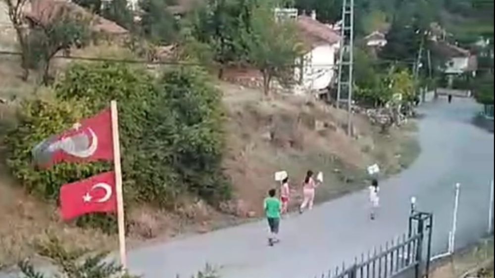 Amasya'da protesto yapan çocuklar sosyal medyada büyük ilgi gördü