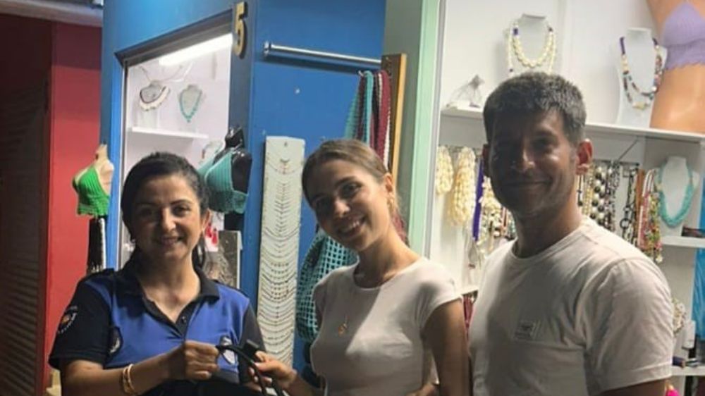 Antalya'da kayıp olan çanta zabıta ekipleri buldu