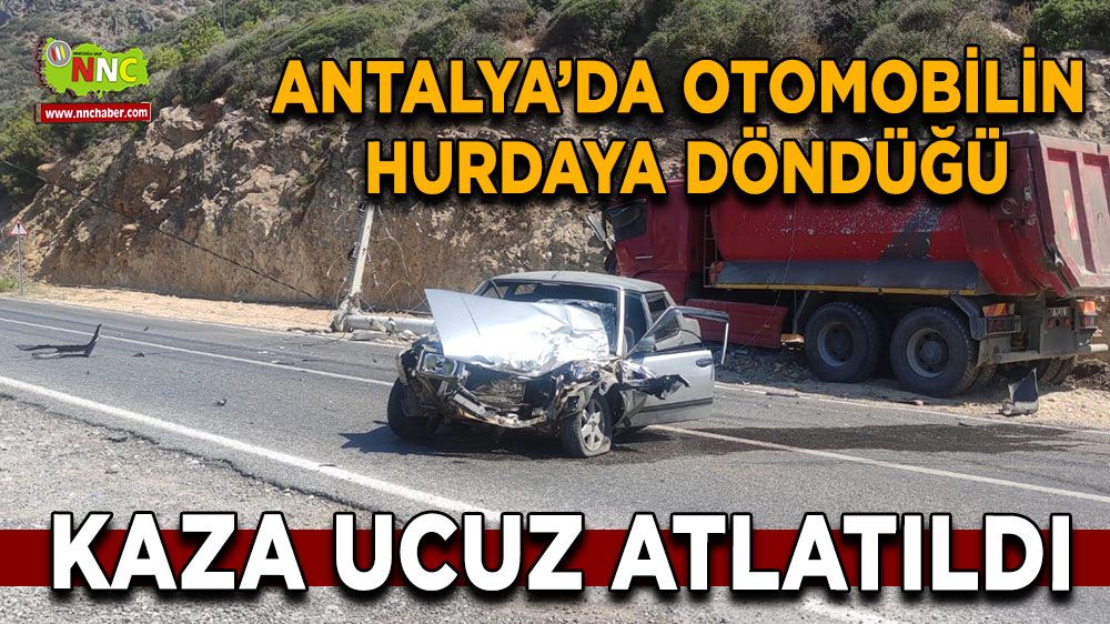 Antalya'da kaza! Otomobilin hurdaya döndüğü kaza ucuz atlatıldı
