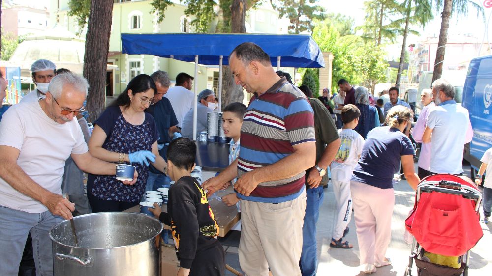 Antalya'da Muharrem ayı dolayısıyla aşure ikramı devam ediyor