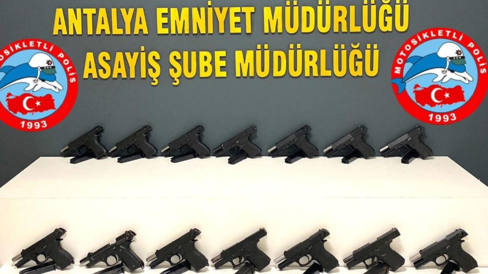 Antalya'da ruhsatsız silah operasyonu