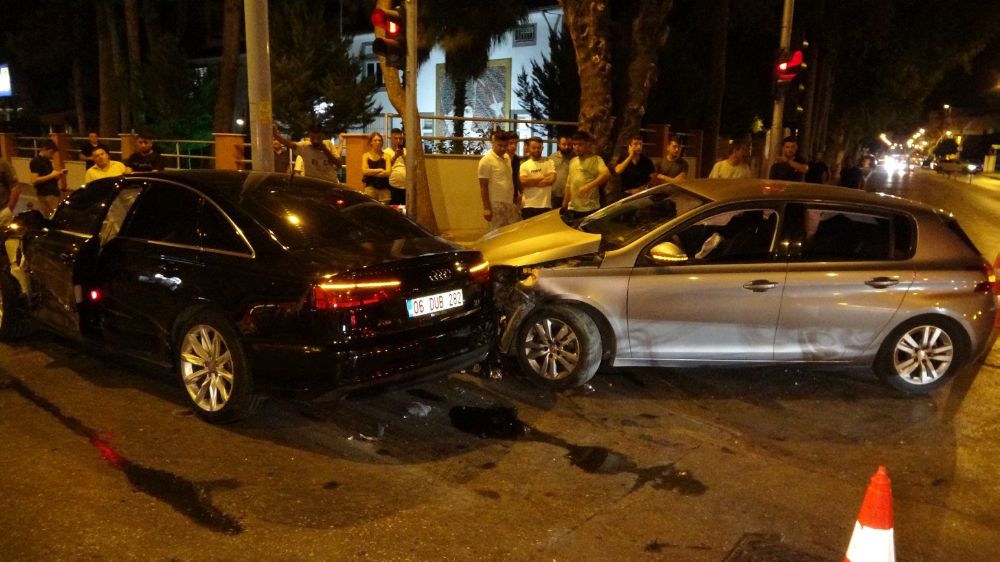 Antalya'da zincirleme kaza ortalık savaş alanına döndü